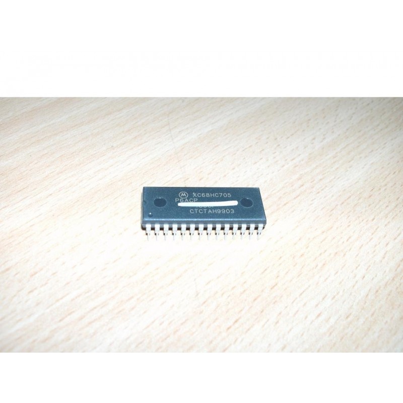 CIRCUITO INTEGRATO IC XC68HC705 CTCTAH9903 28 PIEDINI 3,5 X 1,5 CM NUOVO lrx